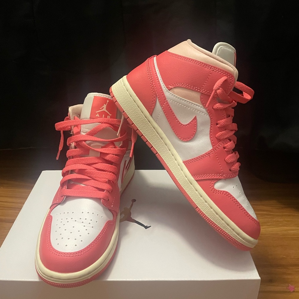 Jordan 1 Strawberries and cream - Picture 2 of 8